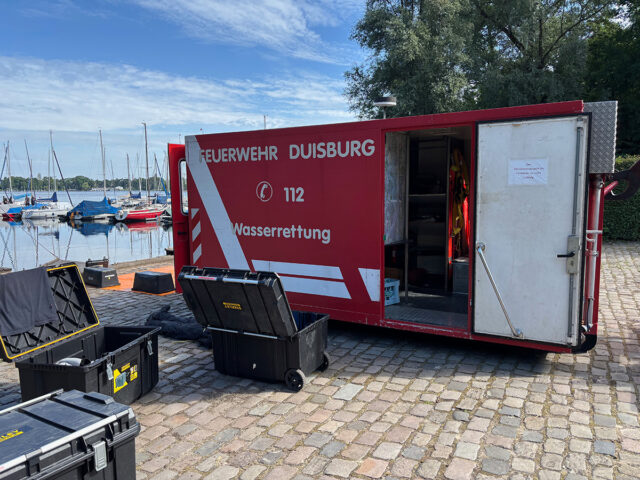 Taucher der Feuerwehr Duisburg beim DKSC im Einsatz